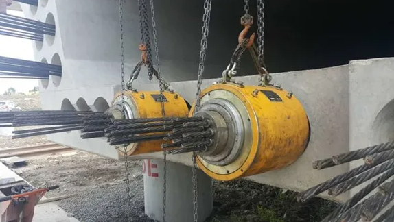 中铁八局一公司承建琴鹤大桥项目