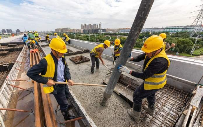中铁八局一公司承建琴鹤大桥项目